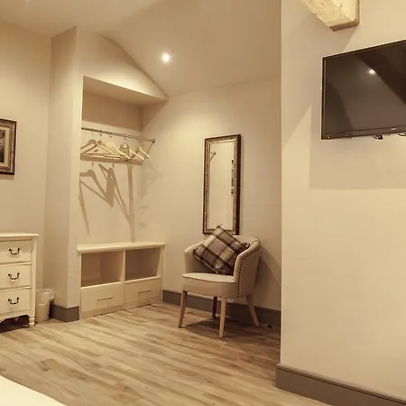 Hotel Crofters 3*