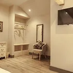 Hotel Crofters 3*